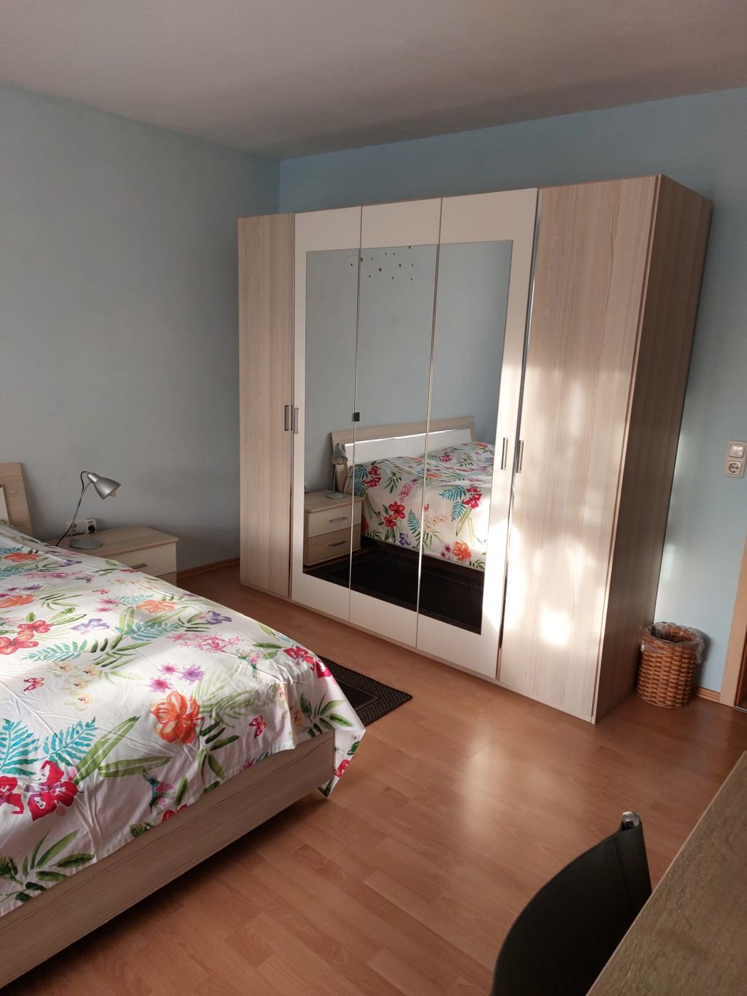 Großer Kleiderschrank